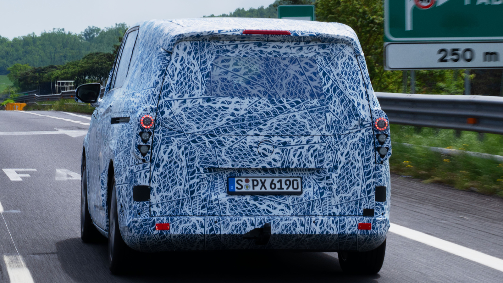 Mercedes VLE: Κάλυψε 1.090 χλμ. με δύο φορτίσεις 15 λεπτών